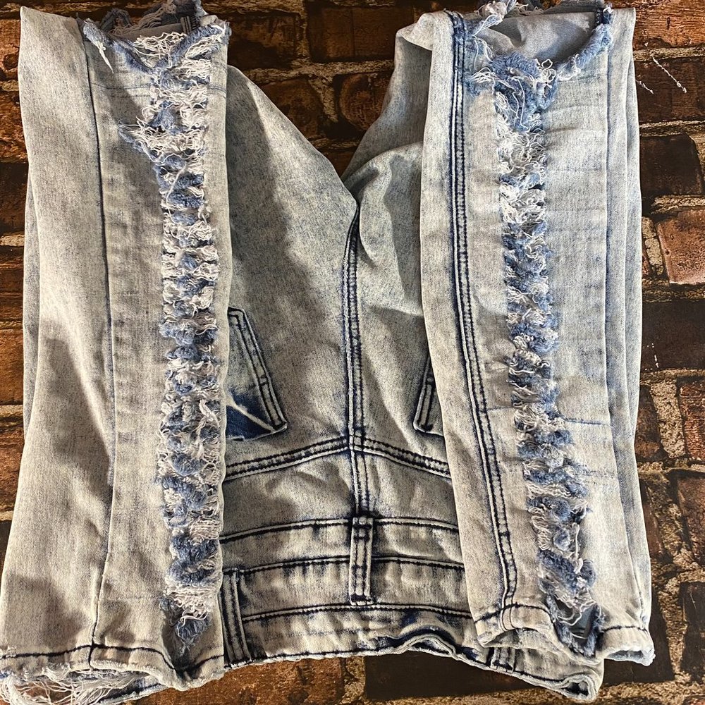 Justso Distressed Jeans - Picture 4 of 6